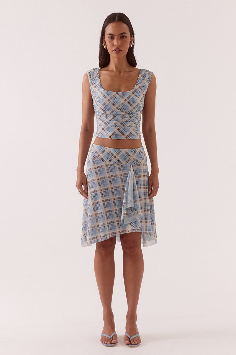 Women’s sleeveless stretch mesh top with exclusive print, scoop neckline, and fitted waist detailing, fully lined for a flattering fit