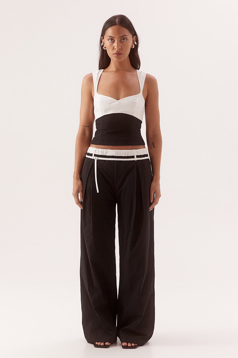 Sweetheart neckline top in stretch cotton with shaped underbust seam and wide straps