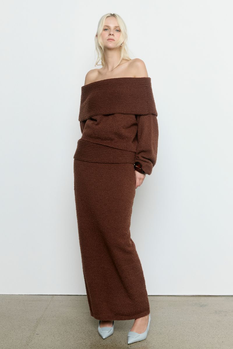 SANNA OFF SHOULDER SWEATER - COFFEE