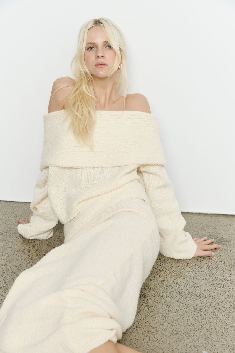 SANNA OFF SHOULDER SWEATER - CREAM