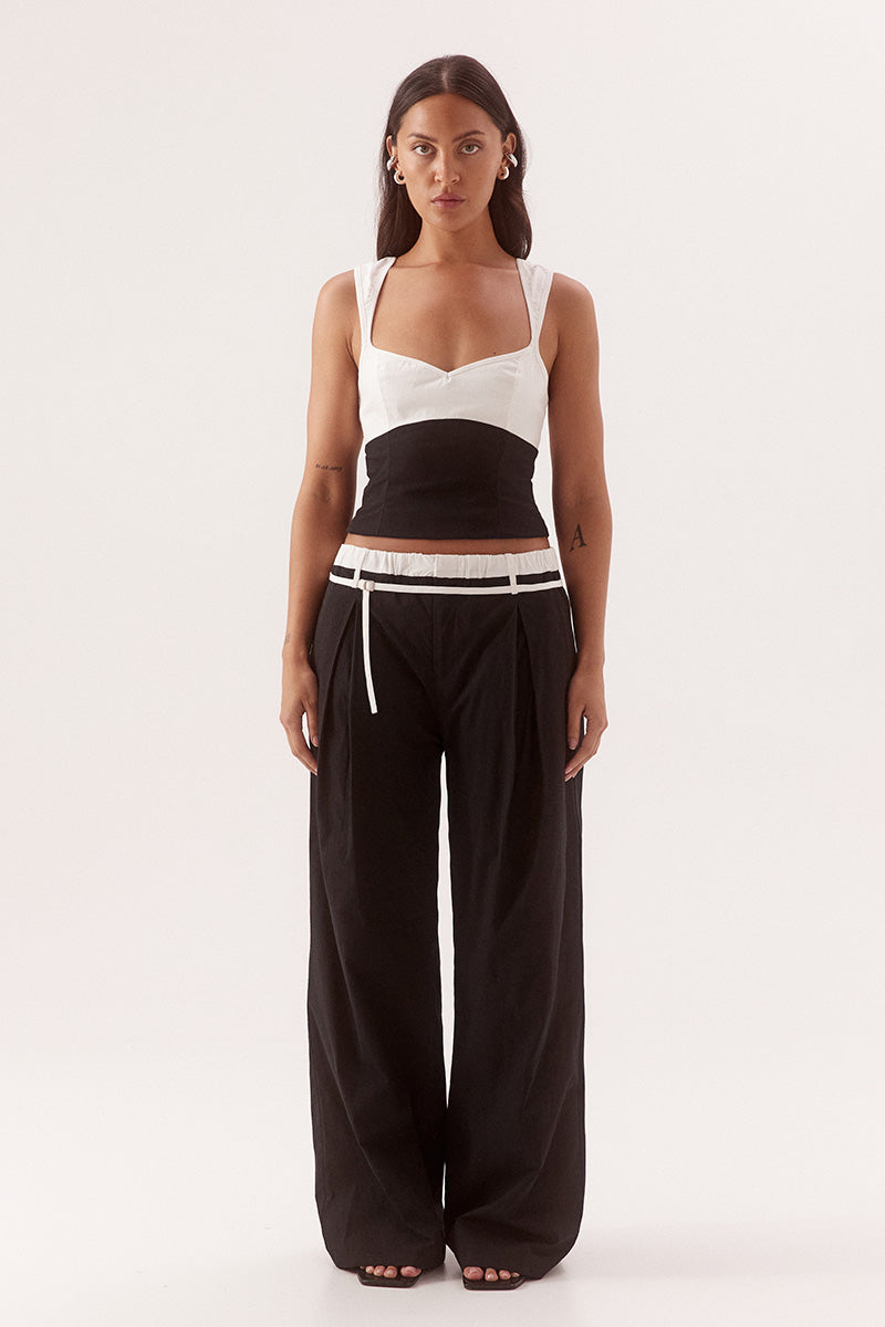 Mid-rise straight leg pants in stretch cotton with contrast waistband and skinny beltv