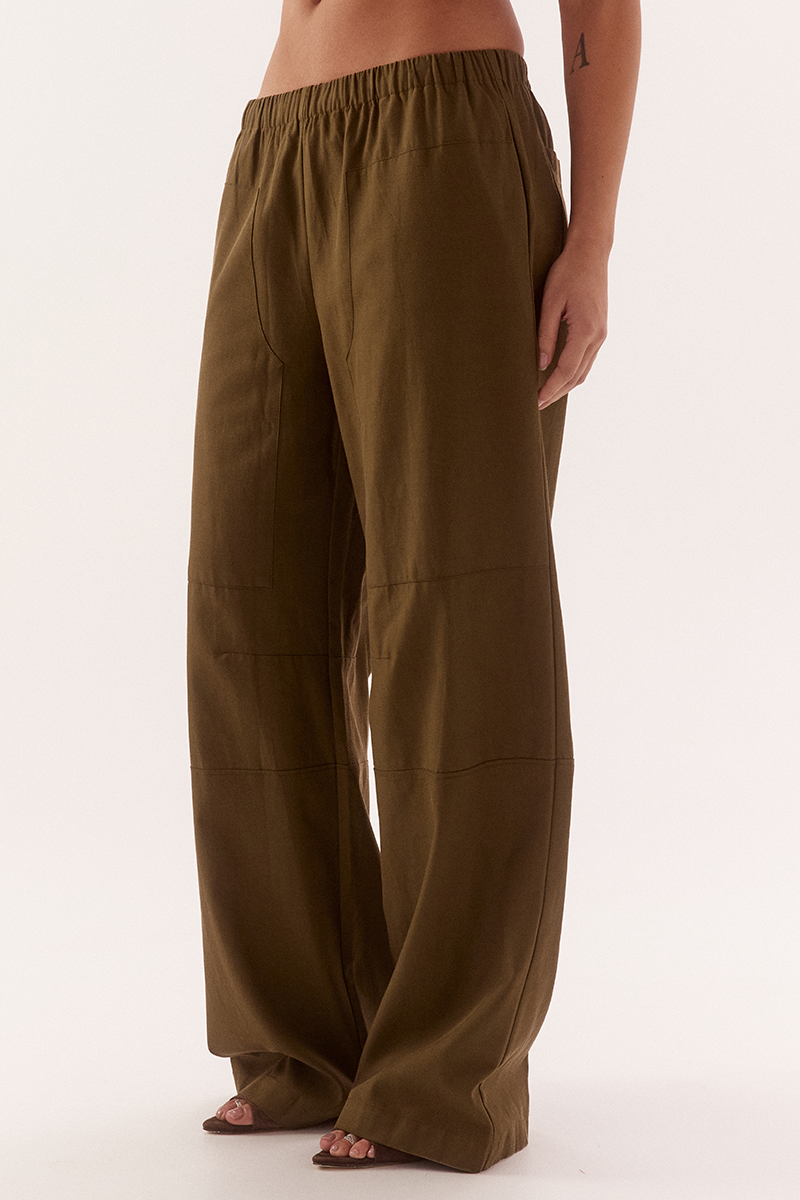 Women's cotton Lyocell blend mid-rise relaxed straight leg pants with oversized side patch pockets, elastic waist and dart detailing.