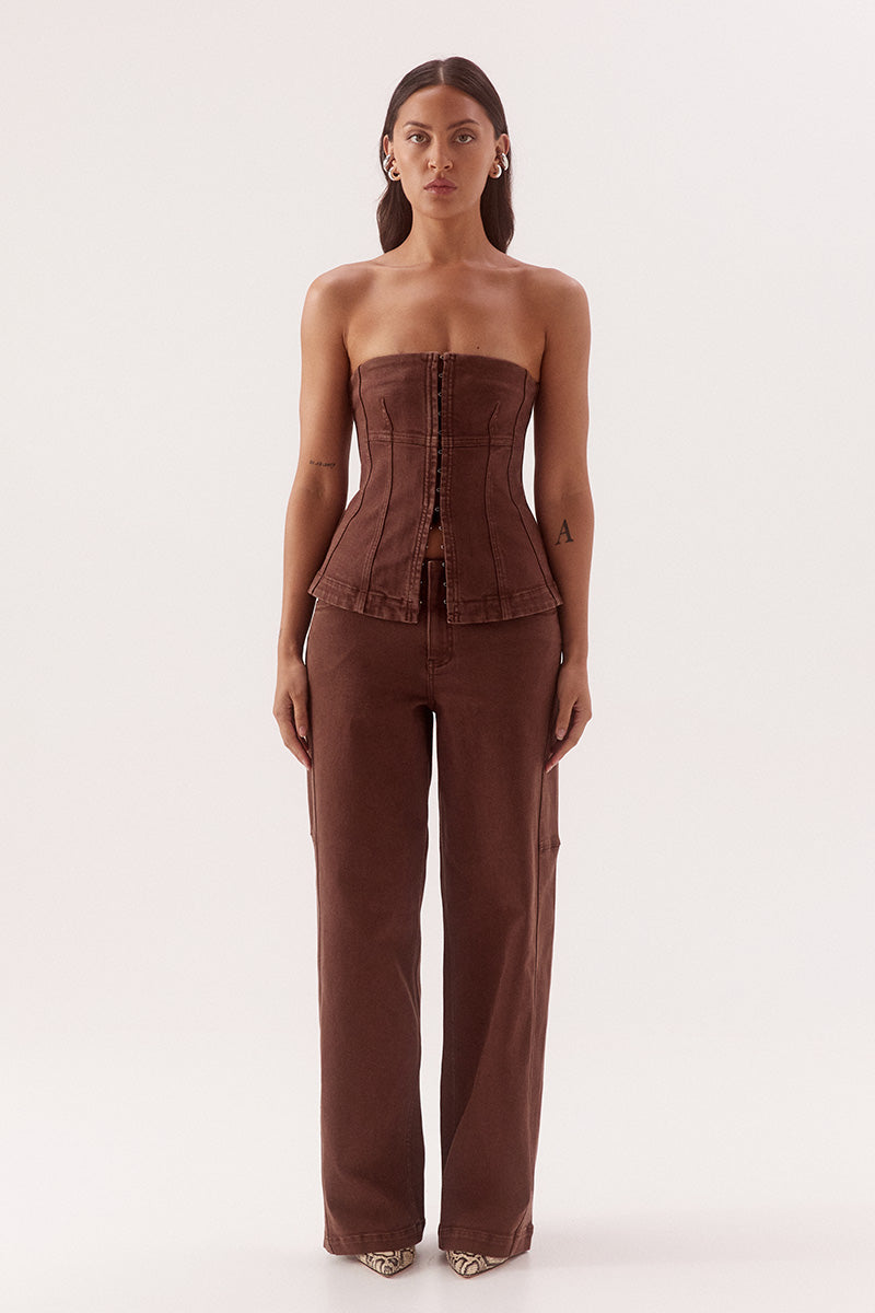 Women's cotton blend mid-rise straight leg jeans with front curved pockets, back welt pockets, fly front and knee dart detailing.