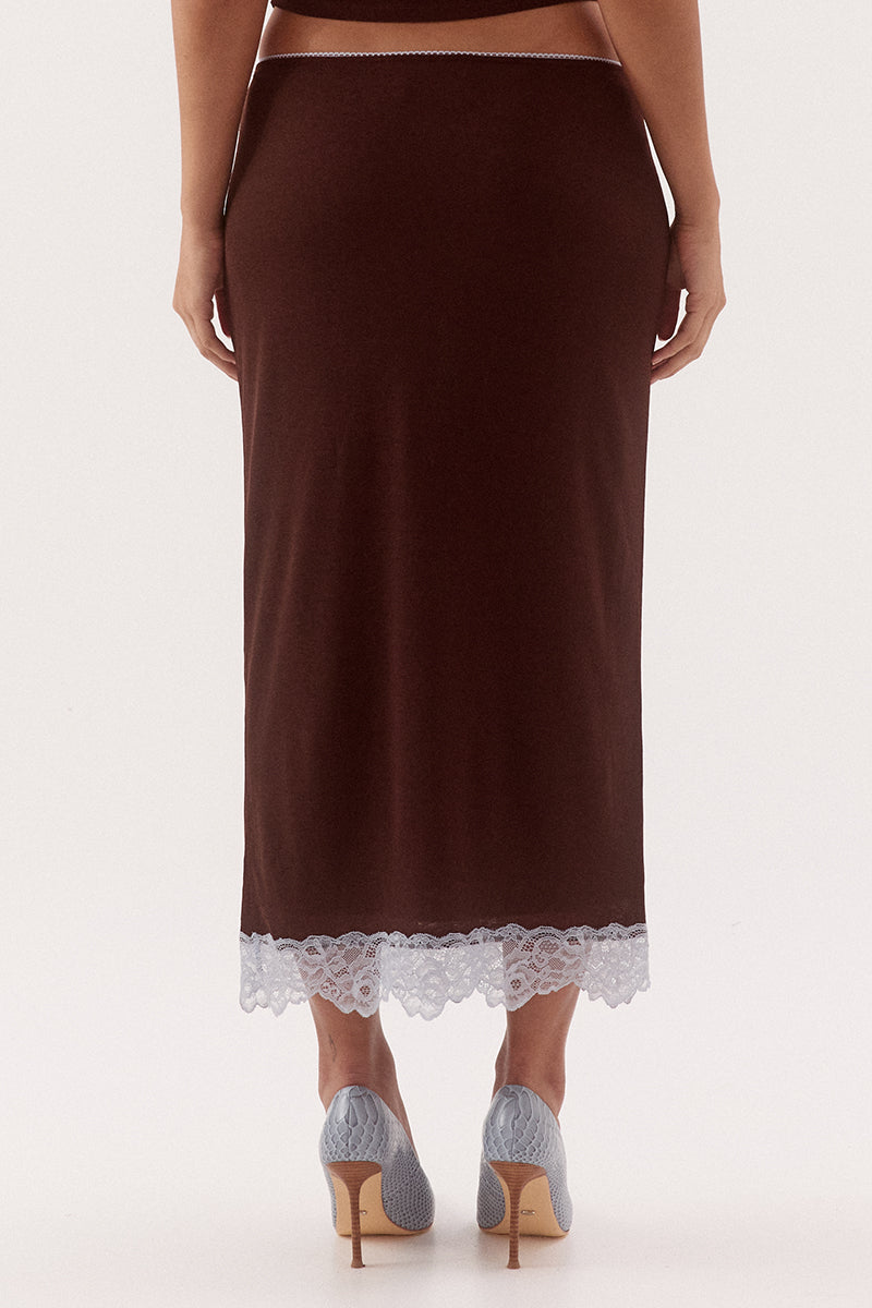 Mid-rise midi skirt in textured stretch mesh with scalloped waist trim and lace hem