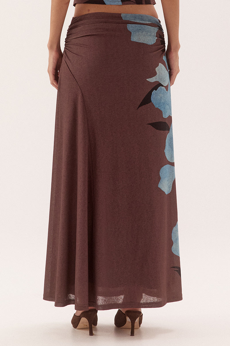 Mid-rise skirt in stretch textured mesh with fishtail godet panel and gathered waist