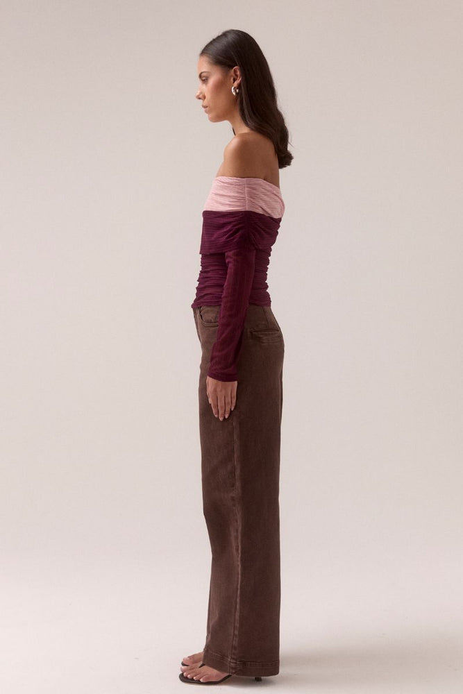 
                      
                        CASCADE MESH TOP - PLUM
                      
                    