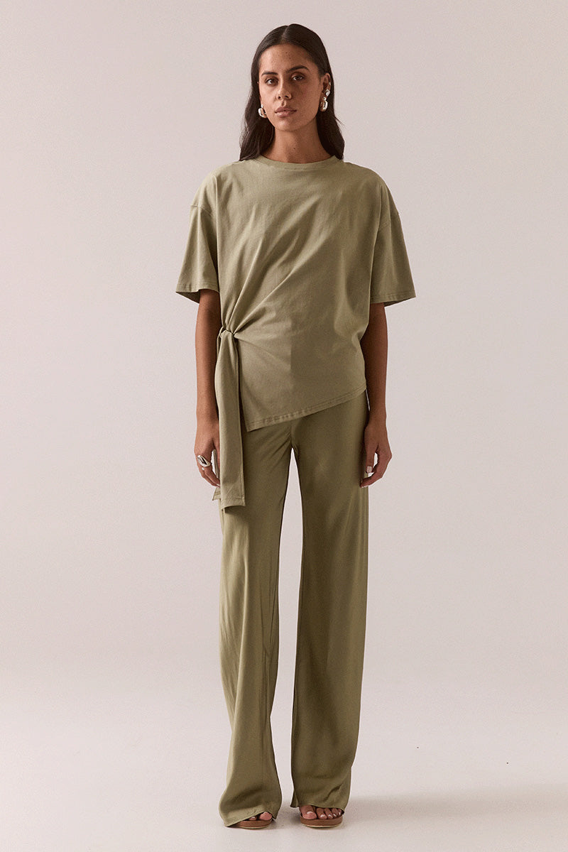 Women’s mid-rise viscose pants with bias cut and elasticated waistband in soft, lightweight fabric.