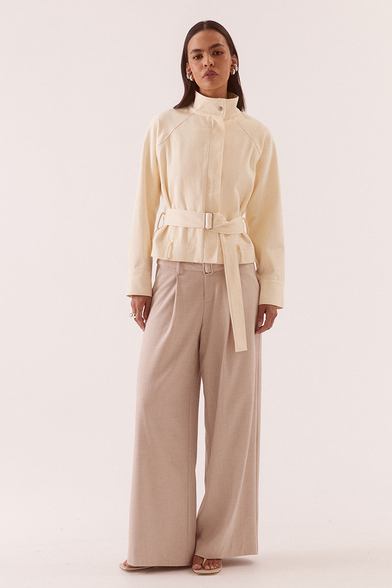 Women’s relaxed fit cotton jacket with stand collar, raglan sleeves, front zip closure, adjustable belt, and functional front pockets, fully lined.