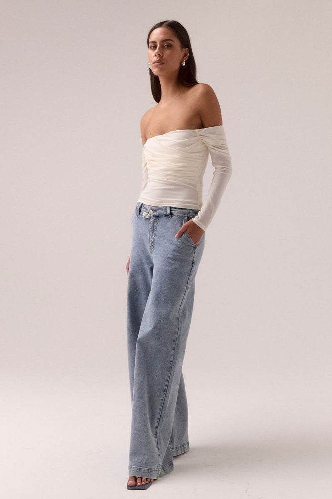 
                      
                        MYRIAD OFF SHOULDER TOP - COCONUT
                      
                    