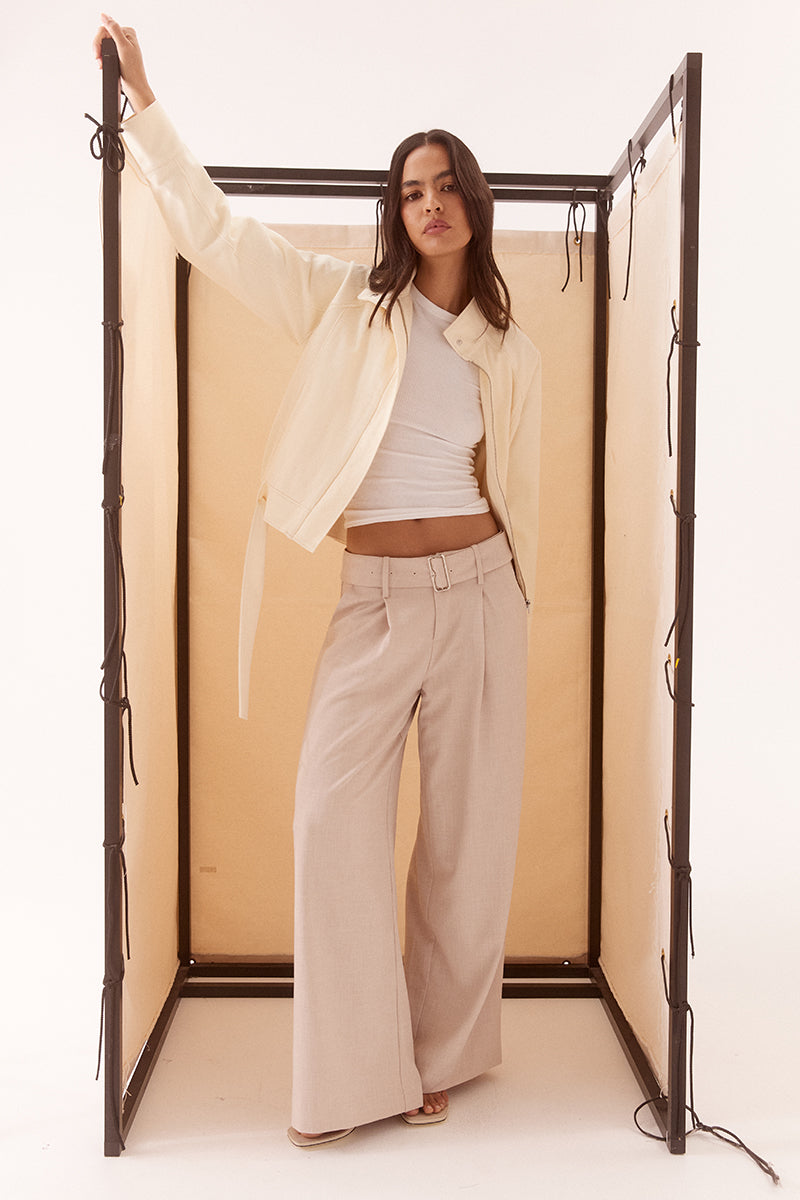 Women’s relaxed fit cotton jacket with stand collar, raglan sleeves, front zip closure, adjustable belt, and functional front pockets, fully lined.