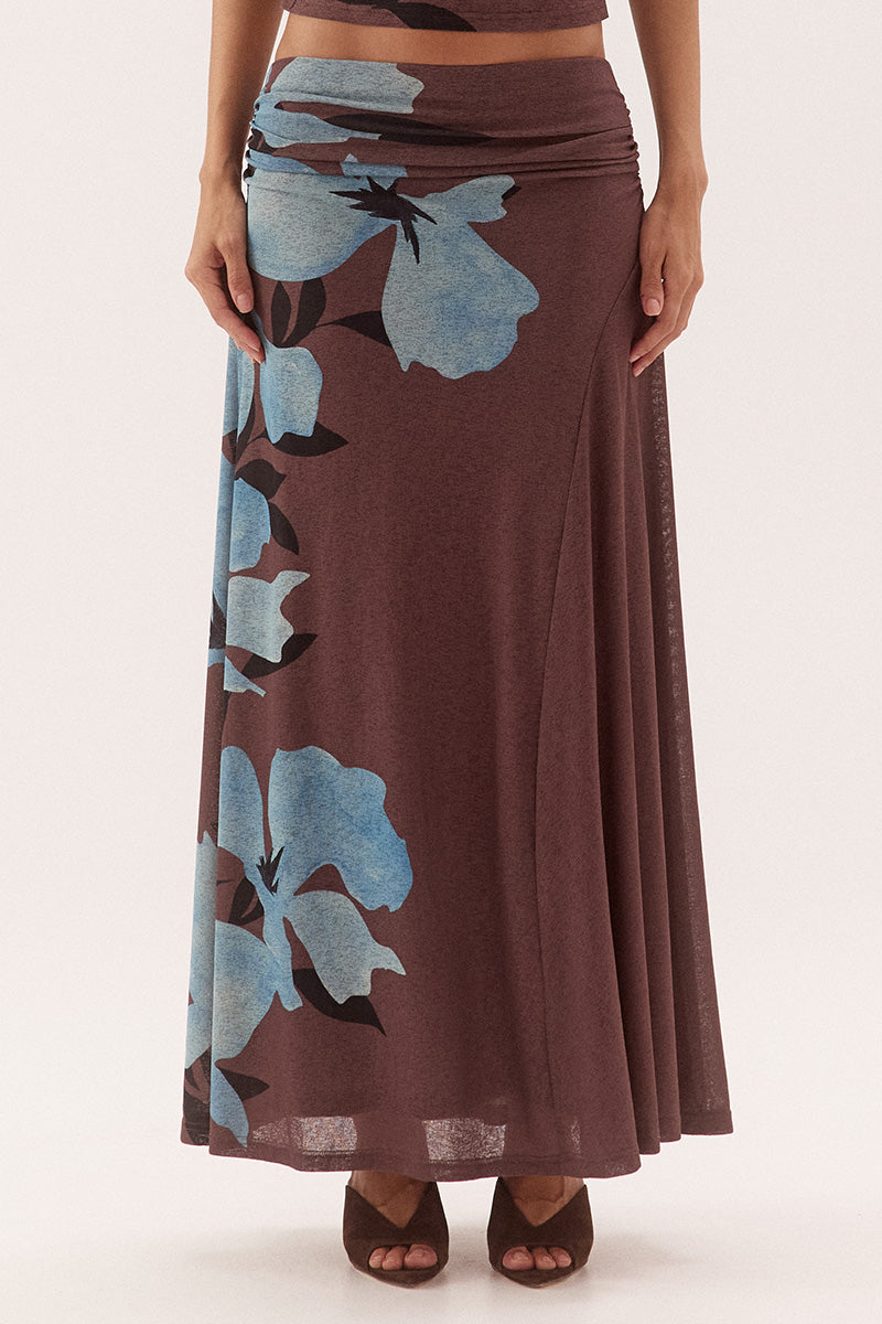 Mid-rise skirt in stretch textured mesh with fishtail godet panel and gathered waist