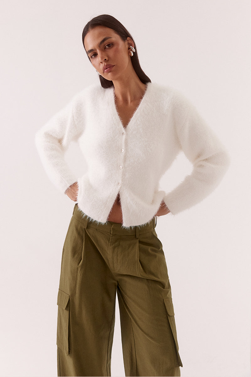 Women’s fluffy nylon knit cardigan with relaxed fit, low V-neck, dropped shoulders, fitted waist, button closure and side splits