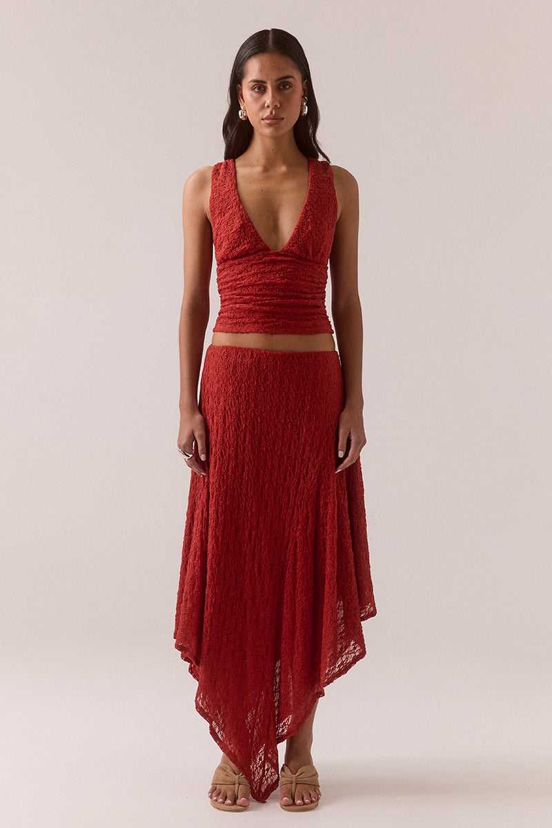 Fitted plunge neckline stretch lace top with empire line design, side gathers and pull-on fit, fully lined and worn by model in size 8.