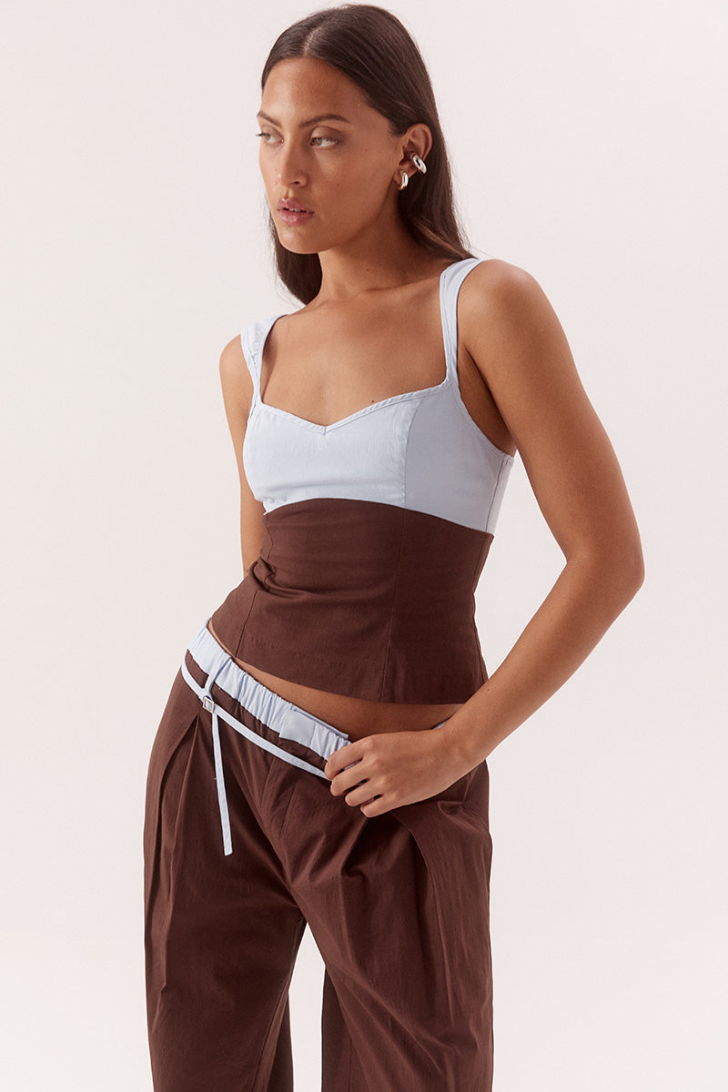 Sweetheart neckline top in stretch cotton with shaped underbust seam and wide straps