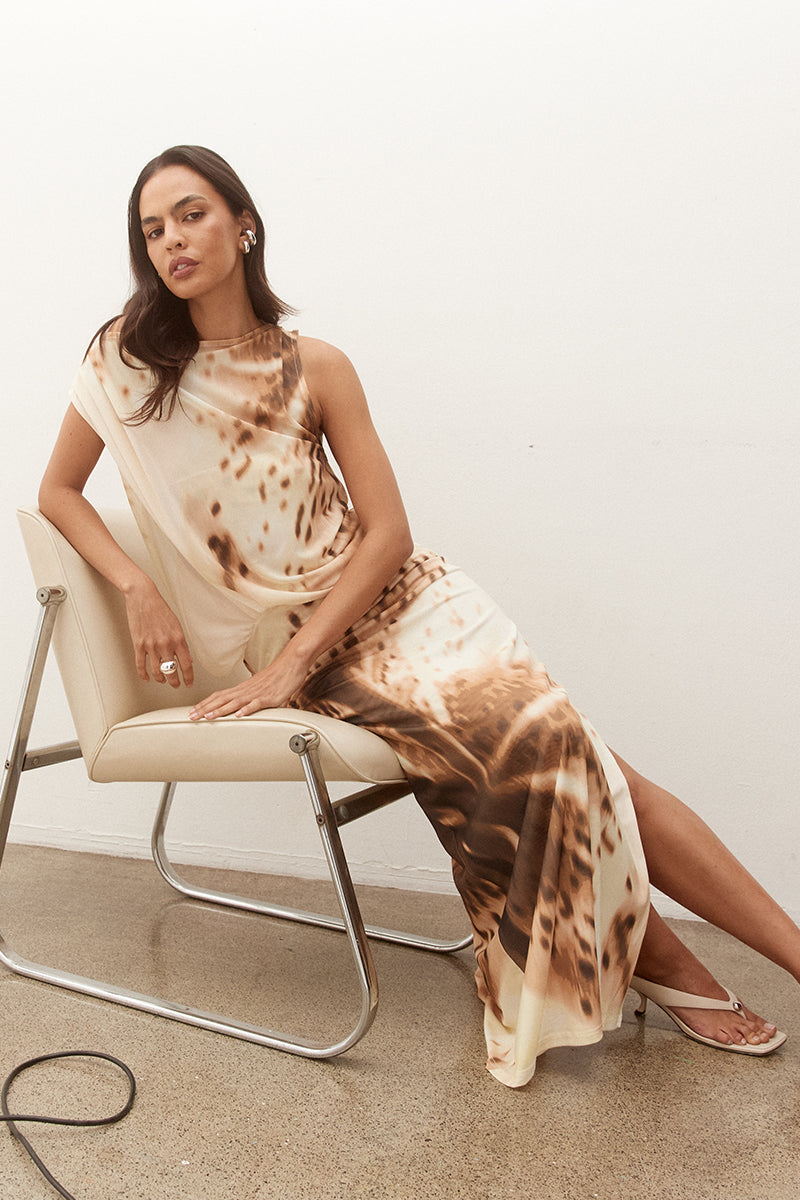 Sleeveless stretch mesh midi dress with exclusive print, multiwear neckline, gathered waist, side split, and built-in bralette. Fully lined.