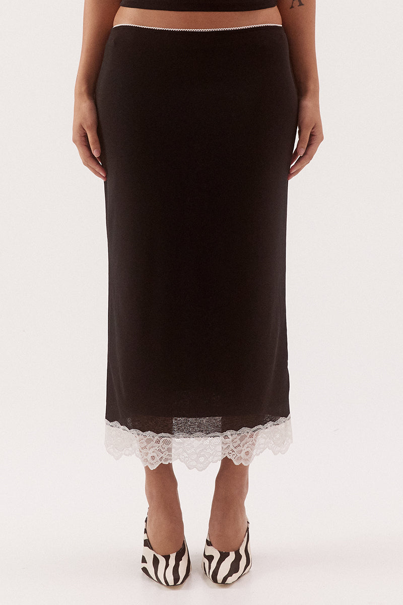 Mid-rise midi skirt in textured stretch mesh with scalloped waist trim and lace hem