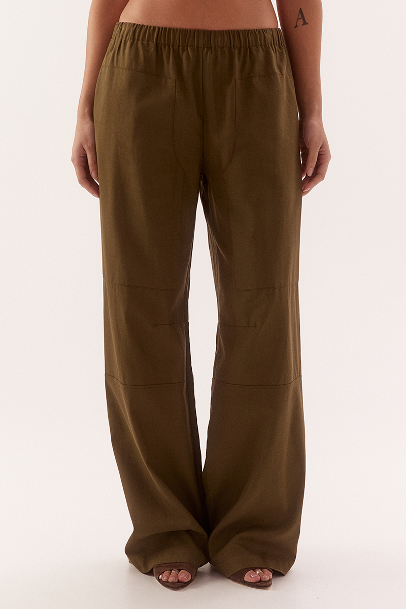 Women's cotton Lyocell blend mid-rise relaxed straight leg pants with oversized side patch pockets, elastic waist and dart detailing.