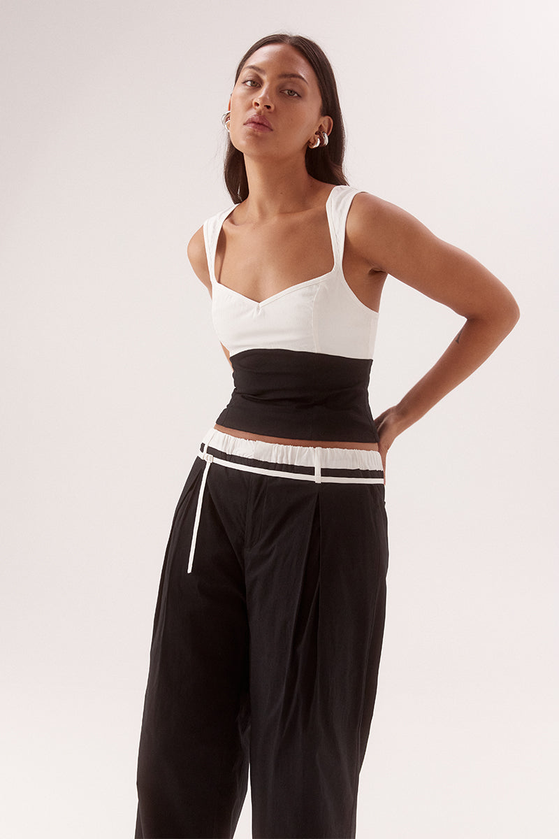Sweetheart neckline top in stretch cotton with shaped underbust seam and wide straps