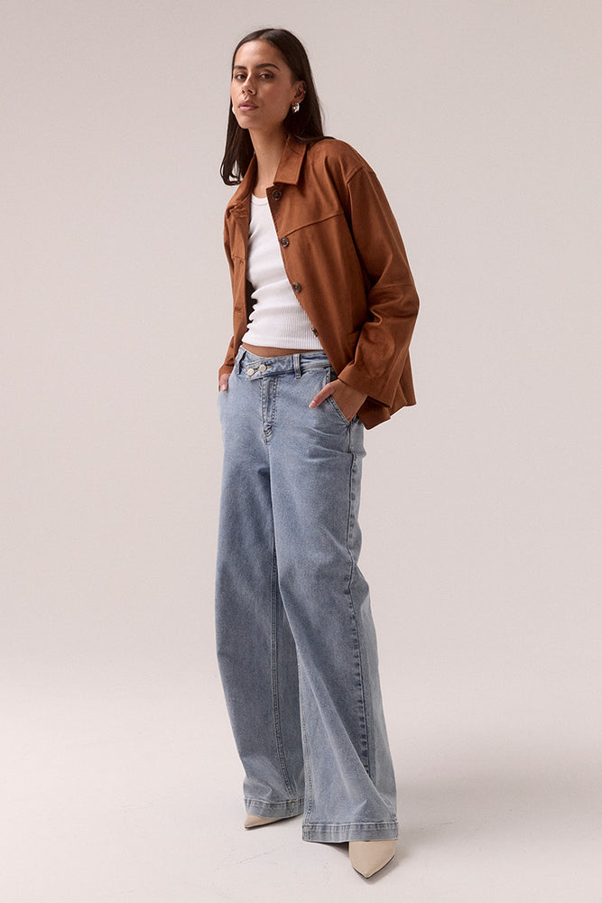 
                      
                        AVERY JACKET - TOFFEE
                      
                    