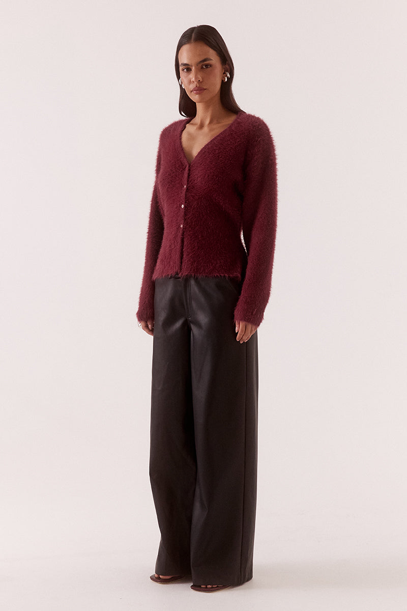 Women’s fluffy nylon knit cardigan with relaxed fit, low V-neck, dropped shoulders, fitted waist, button closure and side splits