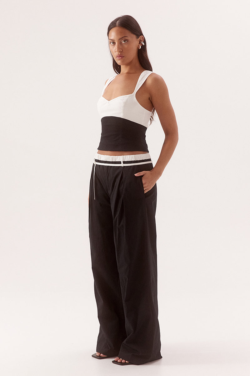 Sweetheart neckline top in stretch cotton with shaped underbust seam and wide straps