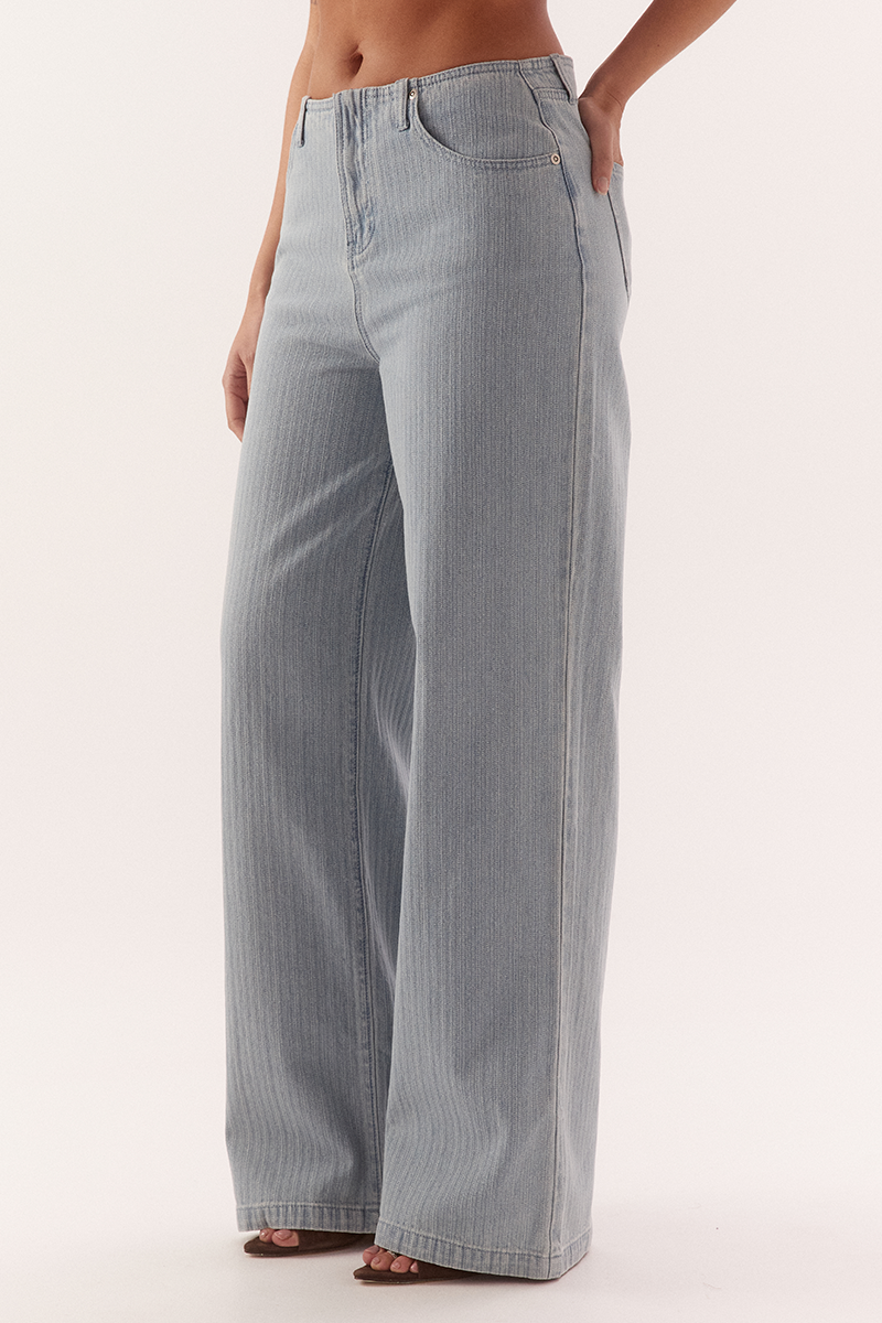 Mid-rise straight leg jeans in cotton with curved front pockets and back yok