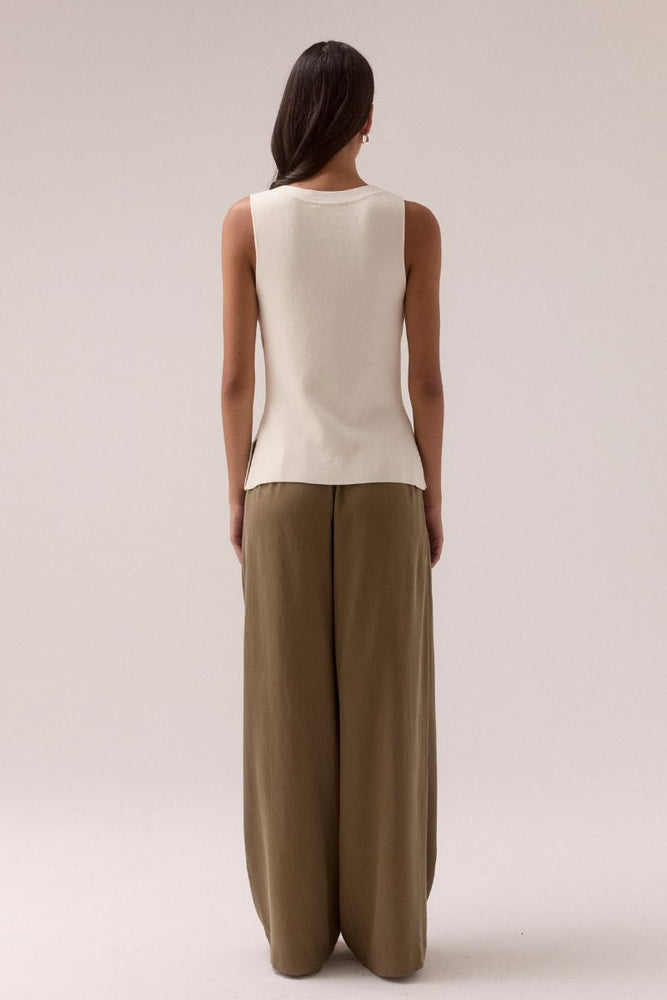 
                      
                        SENTIMENT KNIT TOP - CHALK
                      
                    