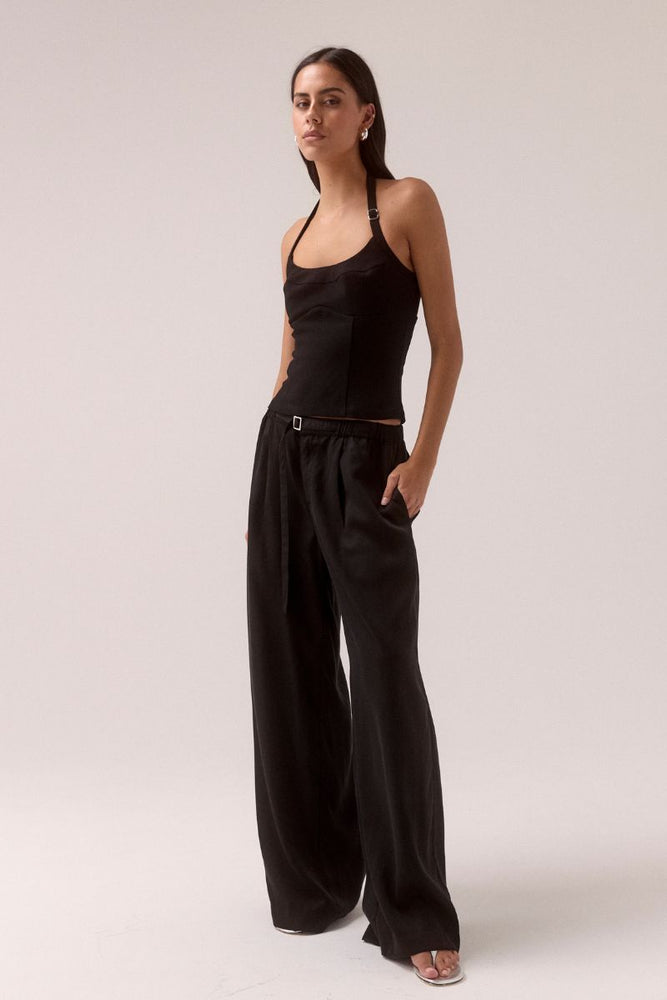 
                      
                        DEMI TOP - BLACK
                      
                    