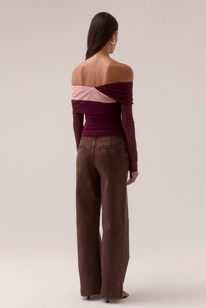 
                      
                        CASCADE MESH TOP - PLUM
                      
                    