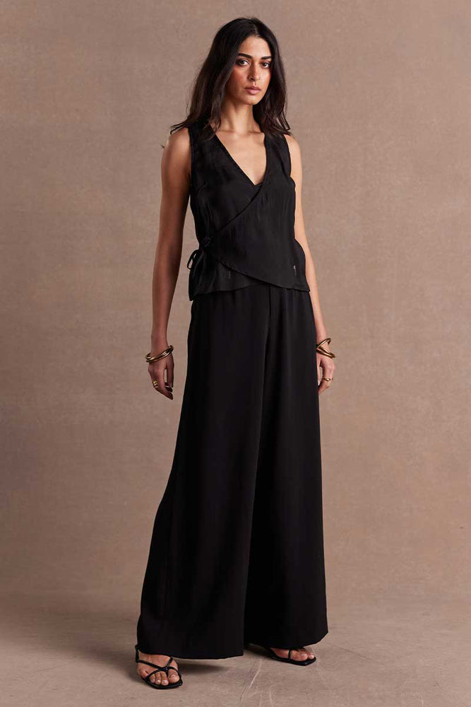 
                      
                        AURA CAMI - BLACK
                      
                    