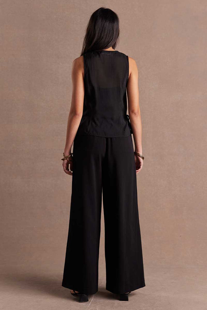 
                      
                        AURA CAMI - BLACK
                      
                    