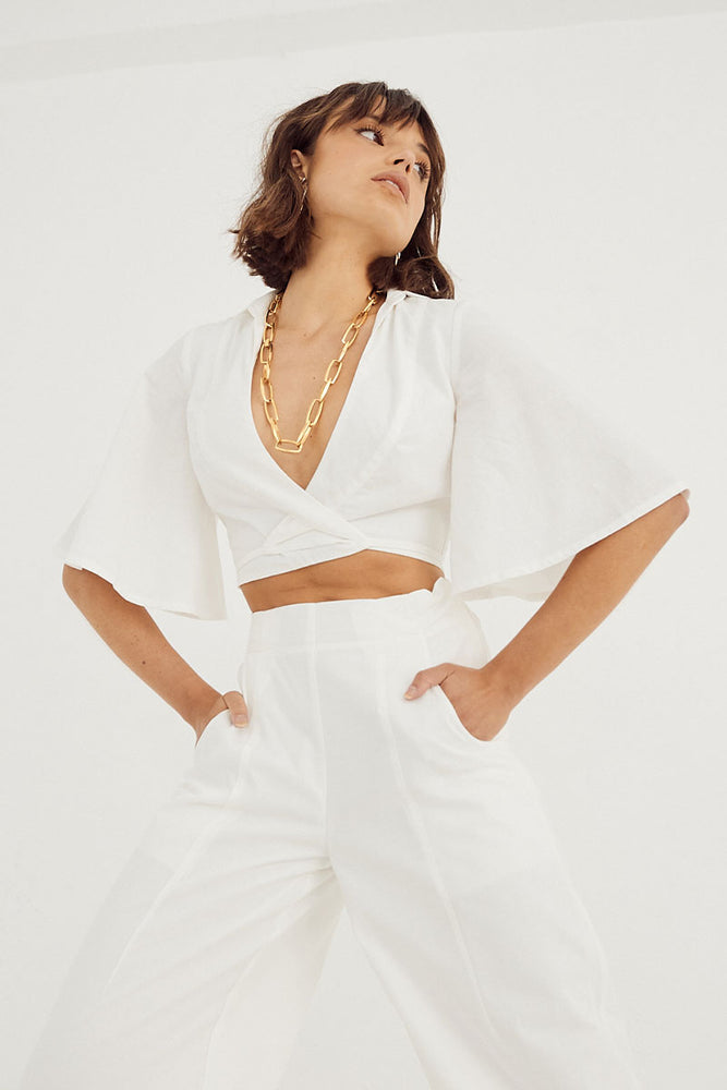 
                  
                    OUTLINE WRAP SHIRT - WHITE
                  
                